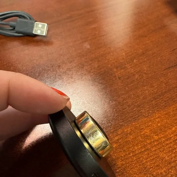 Oura Ring Gen 3 Heritage Gold Size 8 with Charger - Picture 4 of 4